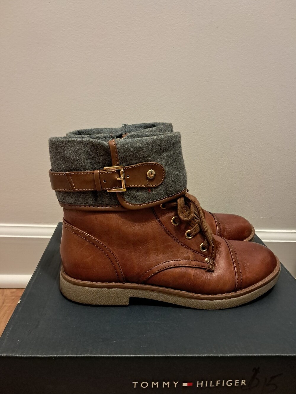 Tommy Hilfiger Boots Women's 7 Brown Foldover Fall Cozy Transitional Modest